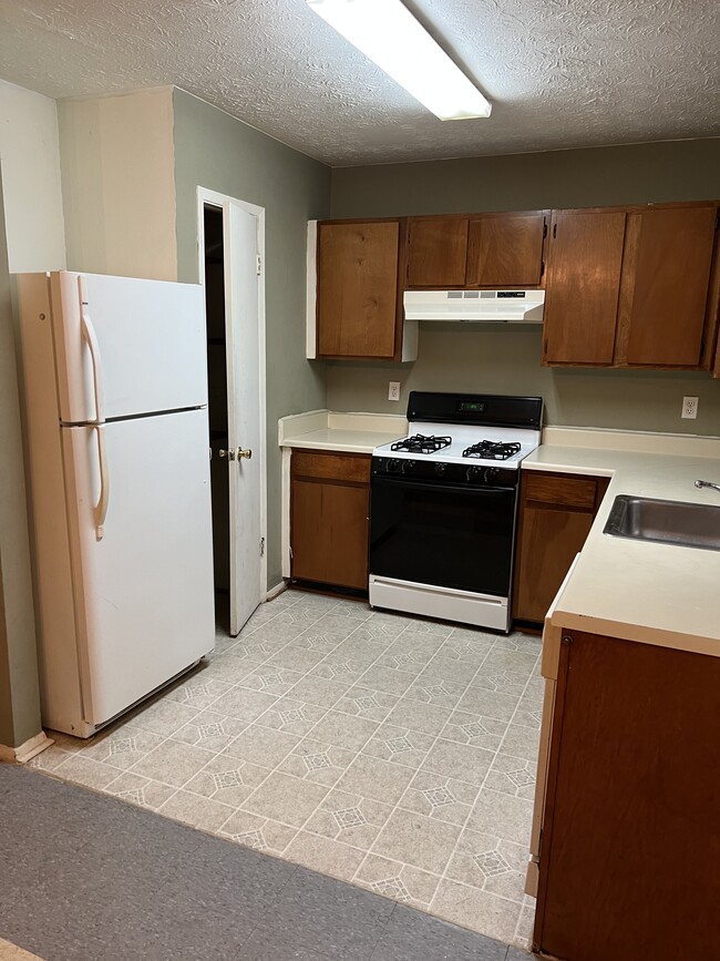 Kitchen - 1742 Cannonball Ct