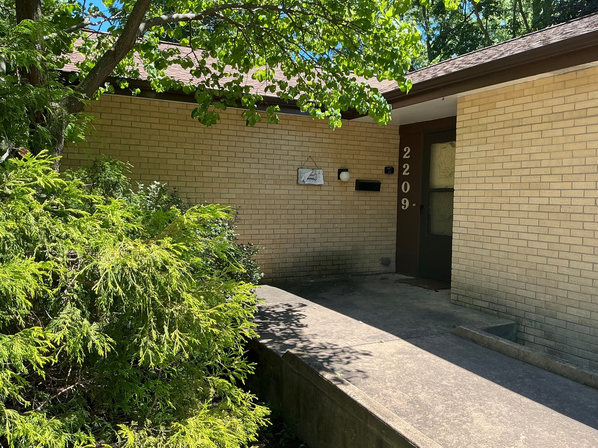 Building Photo - 2209 Grange Cir
