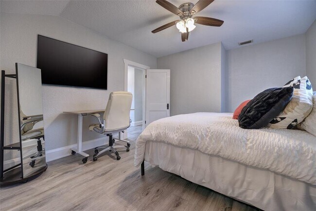 Building Photo - 117 E Euclid Ave