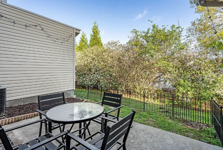 Building Photo - 5433 Perlou Ln