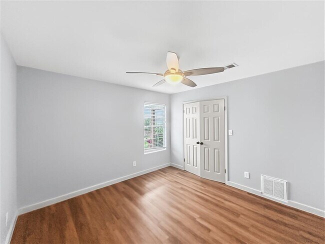 Building Photo - 5700 Glen Meadow Dr