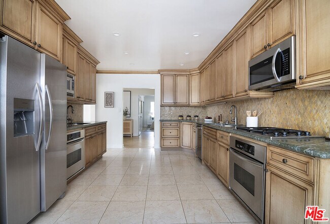 Building Photo - 424 Highland Ave