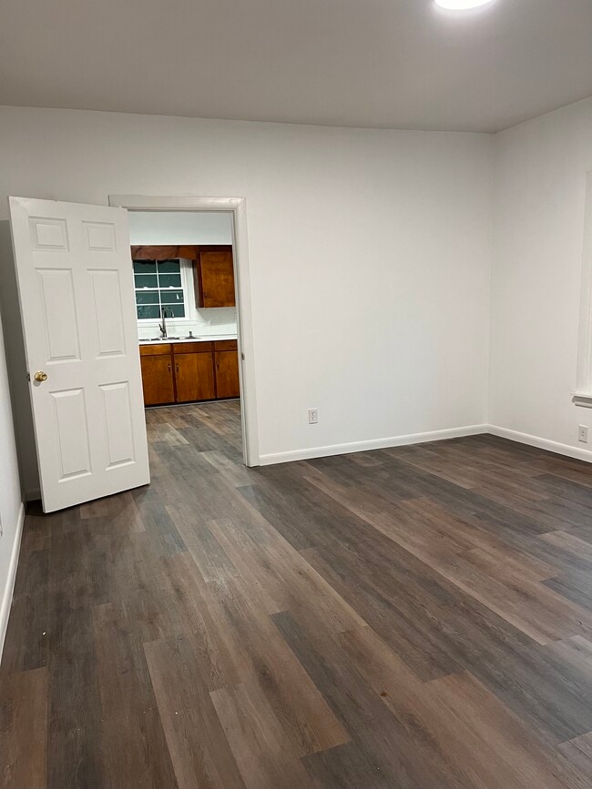 Bedroom - 163B Campbell St