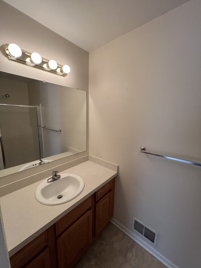 Building Photo - 633 Renker Rd