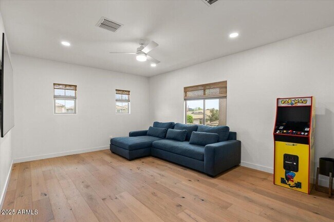 Building Photo - 3523 E Alfalfa Dr