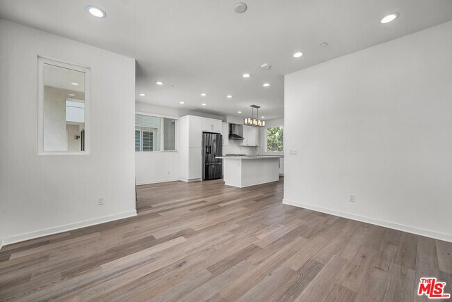 Building Photo - 5605 E Alloway Ct
