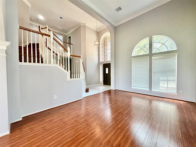 Building Photo - 4614 Forest Home Dr