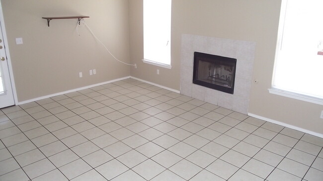 Building Photo - Northeast El Paso 3 Bed/2.5 Bath Refrig A/C w/Bonus Loft!