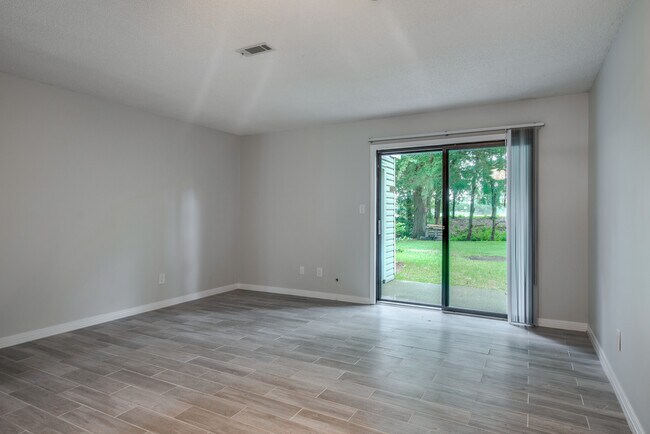 Building Photo - 3260 Cypress Ln