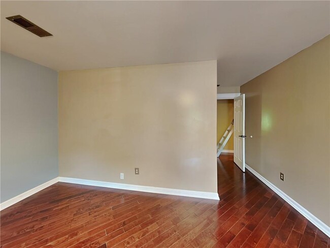 Building Photo - 2871 Wynford Dr