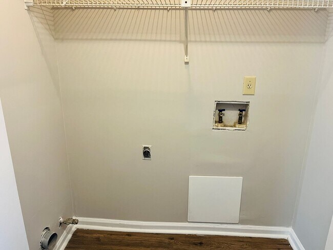 Building Photo - Welcome to Smyrna! Prime location, newly renovated, private fenced backyard, must see!