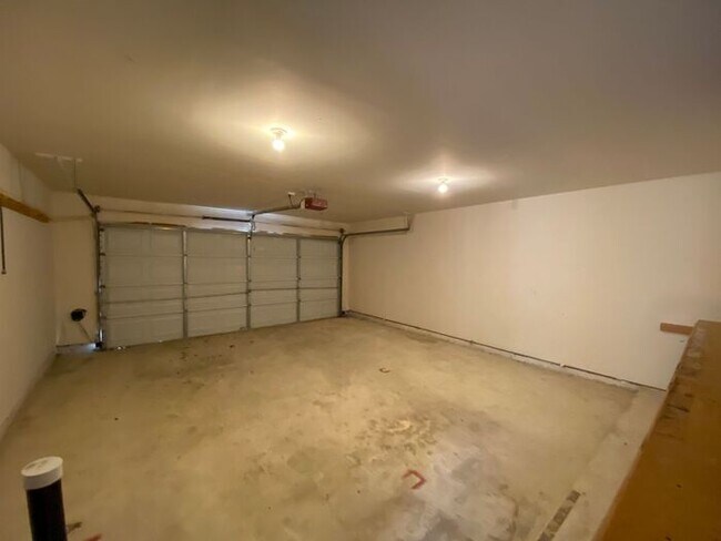 Building Photo - Beautiful Brick Home in Mt Juliet - Pet Fr...