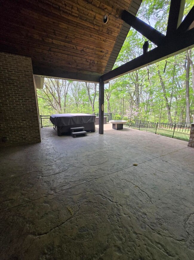 Building Photo - Luxury 4-Bedroom Home with Outdoor Oasis i...