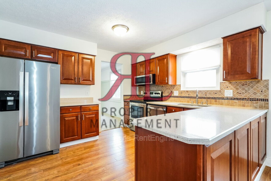 Building Photo - 856 Humboldt Dr W