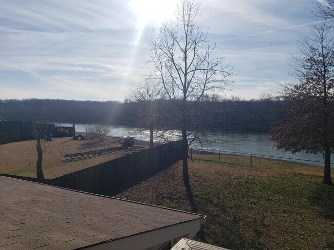 Building Photo - 2180 Riverway Dr