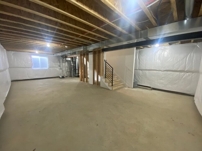 Building Photo - Newly Built Home for Rent in West Des Moines!