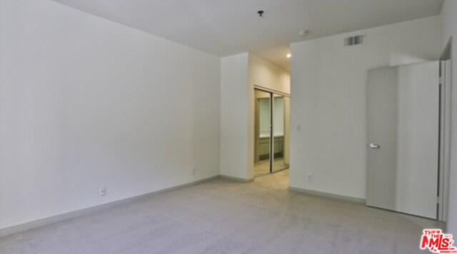 Building Photo - 2222 Beachwood Dr