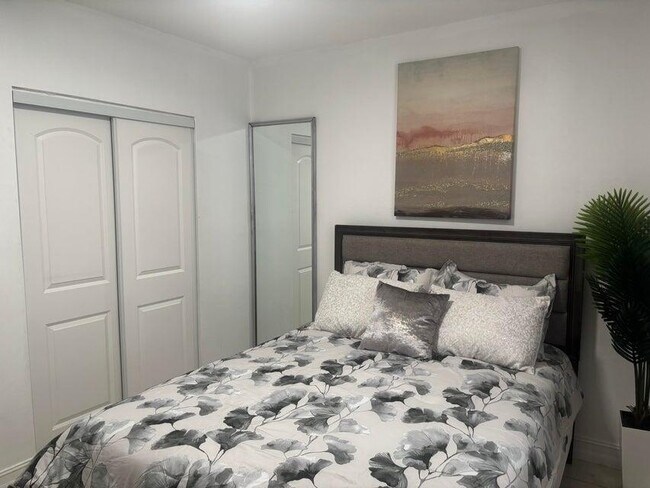 Building Photo - 299 SW 7th St