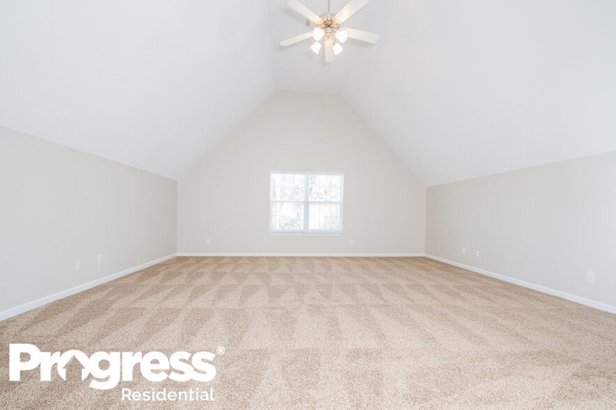 Building Photo - 110 Lyndhurst Dr