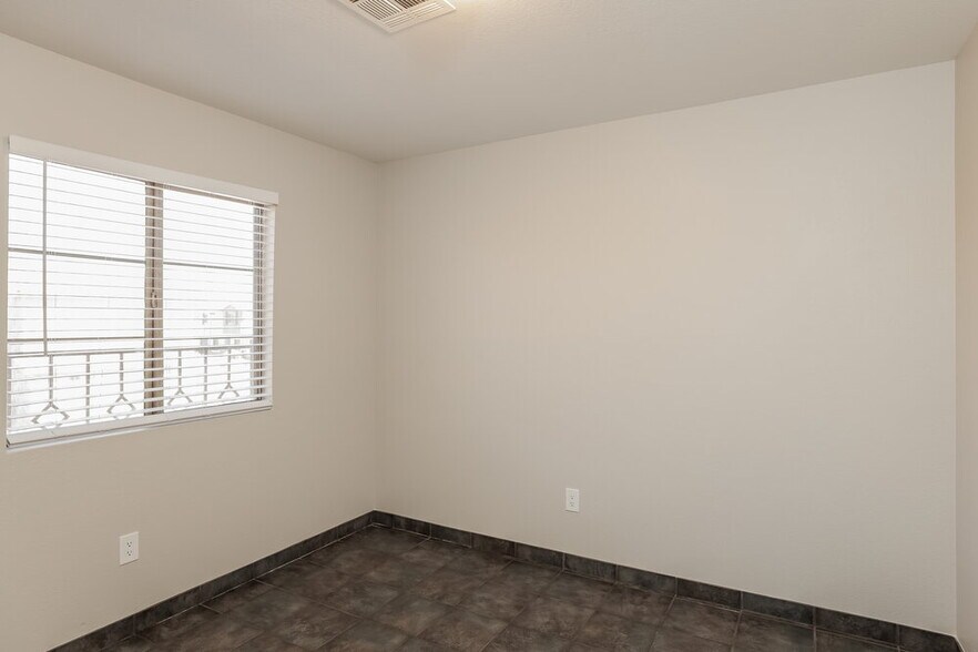 Building Photo - 21808 N 40th Pl