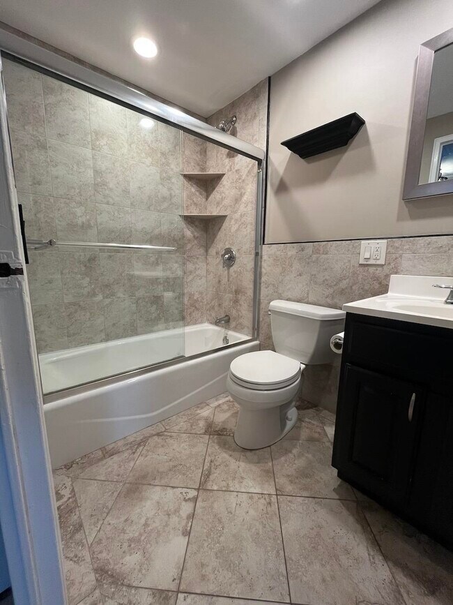 Building Photo - 380 Mountain Rd