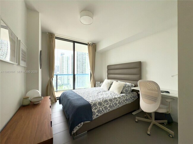 Building Photo - 1600 NE 1st Ave