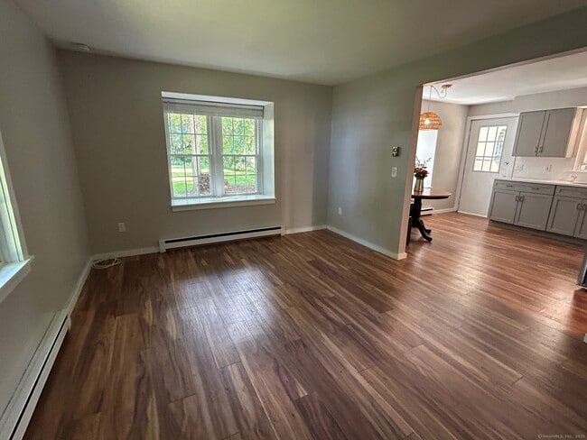 Building Photo - 10 Falls River Cir
