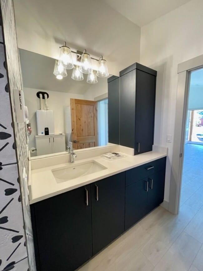 Building Photo - Hartford Duplex - 01355-HART-00