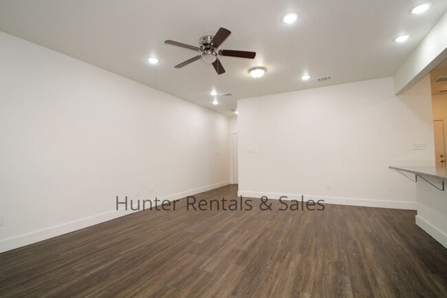 Building Photo - Upscale Three-bedroom Townhome!