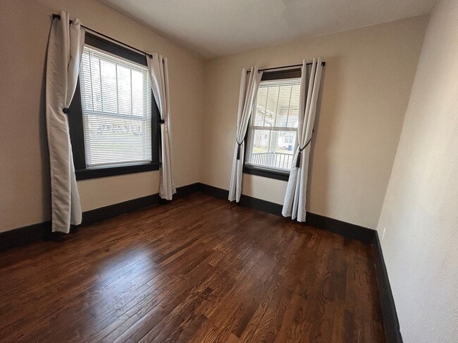 Building Photo - Cute 2 Bedroom 1 Bath Home