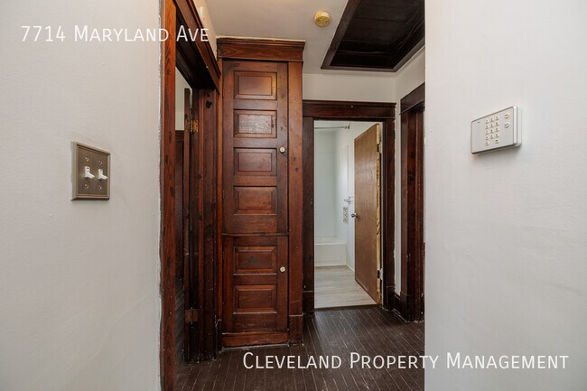 Building Photo - Beautiful Single Family Home!