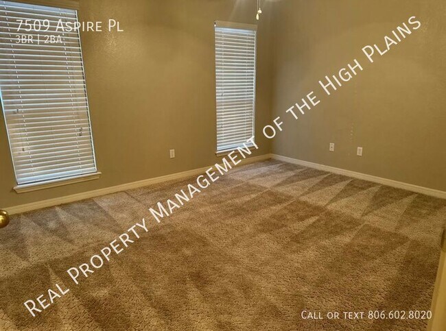 Building Photo - West Plains Feeder Must See!!