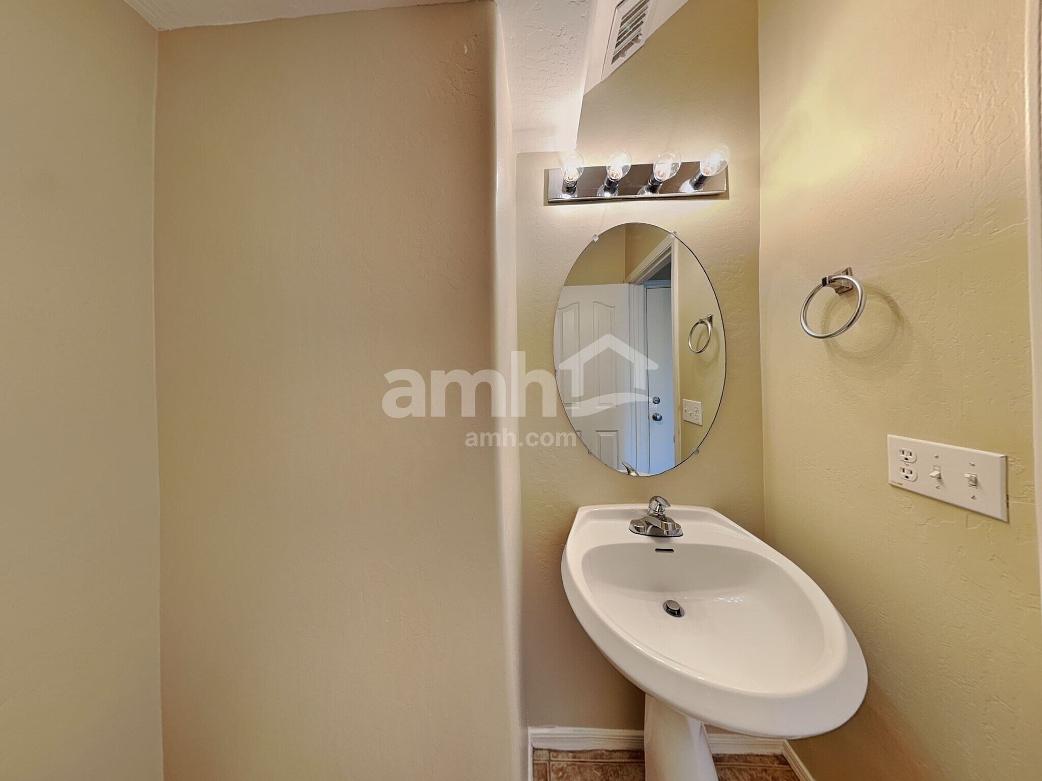 Building Photo - 22031 N 30th Ln