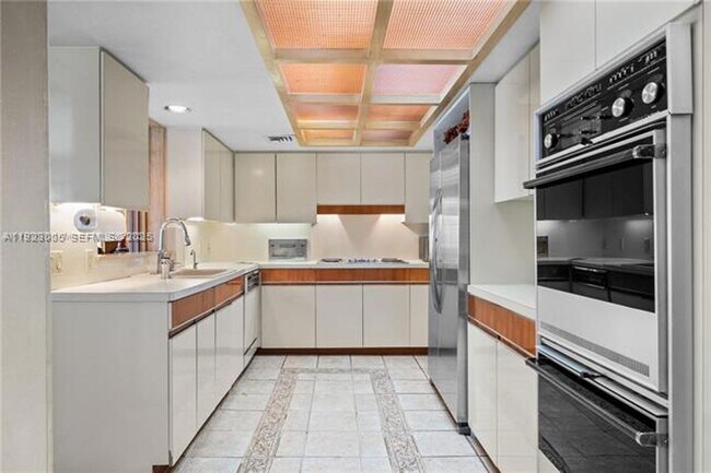 Building Photo - 11111 Biscayne Blvd