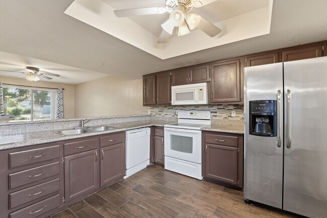 Building Photo - Beautifully maintained 3-bedroom, 2.5-bath Condo in the heart of Phoenix!