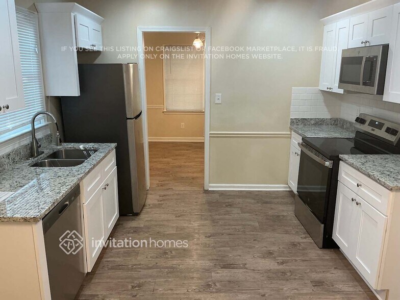 Building Photo - 4258 Castlegate Dr