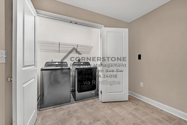 Building Photo - 2737 Russlen Dr