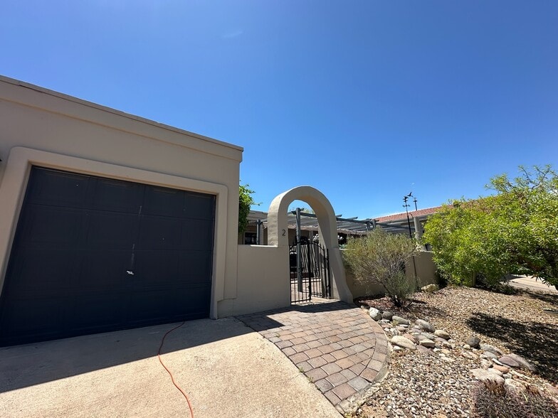Building Photo - 12230 N Desert Sage Dr