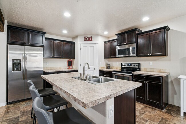Building Photo - Spacious 4 Bed + Bonus | 3 Bath | 2,760 Sq Ft | Star, Idaho