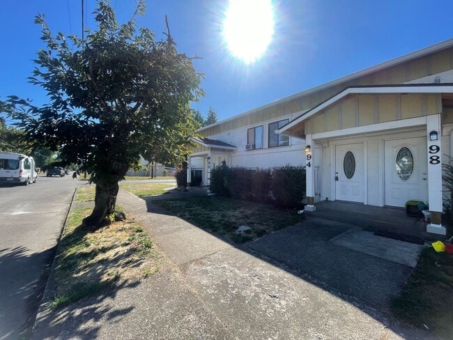 Building Photo - Newly Updated 2 Bedroom!