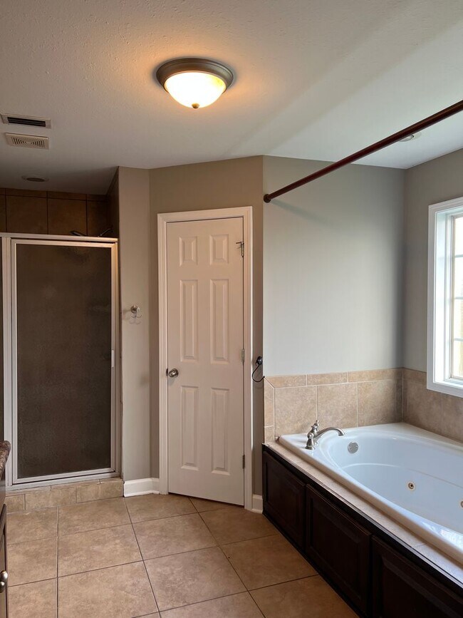 Building Photo - 401 Homestead Way