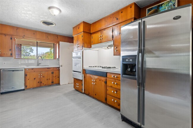 Building Photo - 18125 FM 1484 Rd