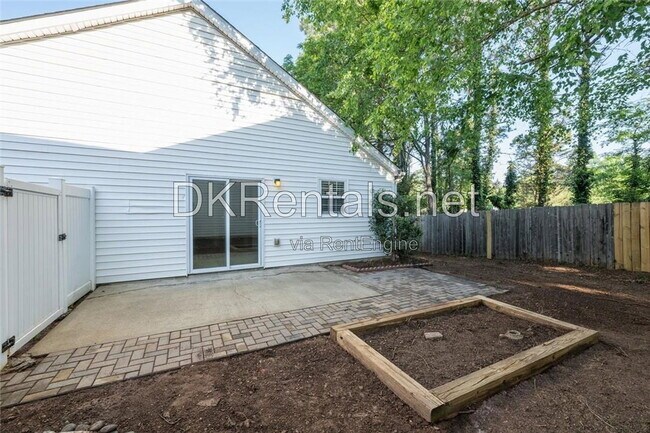Building Photo - 207 Daventry Way