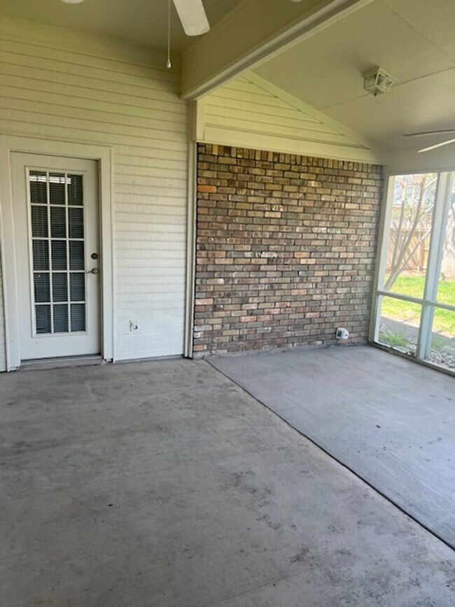Building Photo - 3 Bedroom 3 Bathroom Berry Creek Home