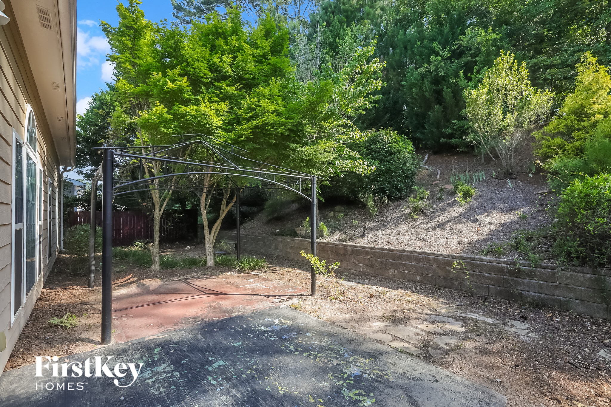 Building Photo - 495 Roland Manor Dr