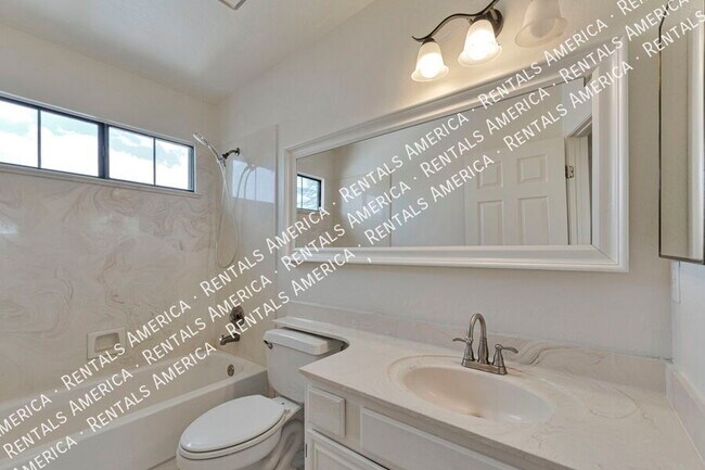 Building Photo - 10698 N Thunder Hill Pl