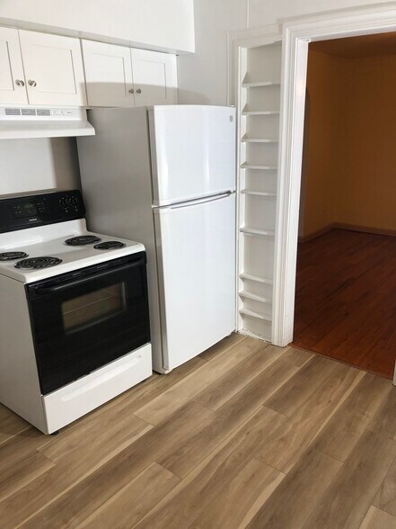 Building Photo - 735 Lincolnway E