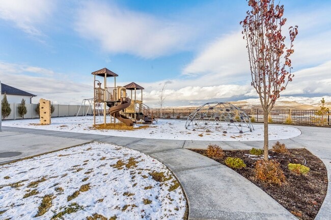 Building Photo - Beautiful 4bd/2.5ba Home in the Moxie Ridge Community!