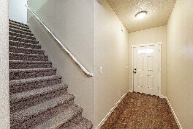 Building Photo - ASK ABOUT AUGUST MOVE IN SPECIAL 3 Bedroom...
