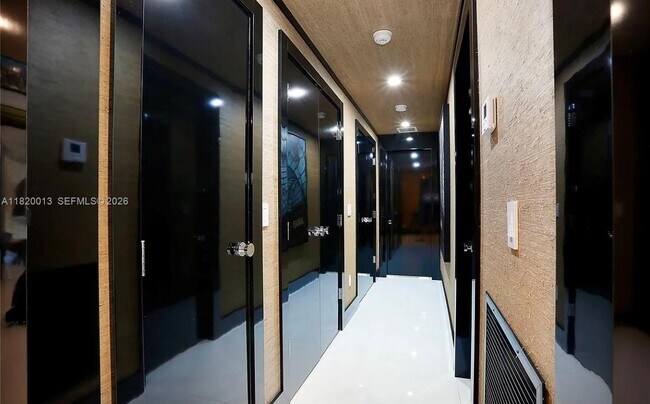 Building Photo - 6611 Leonardo St